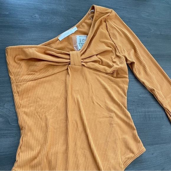 Lush one shoulder long sleeve orange bodysuit size S NWT - Picture 8 of 10
